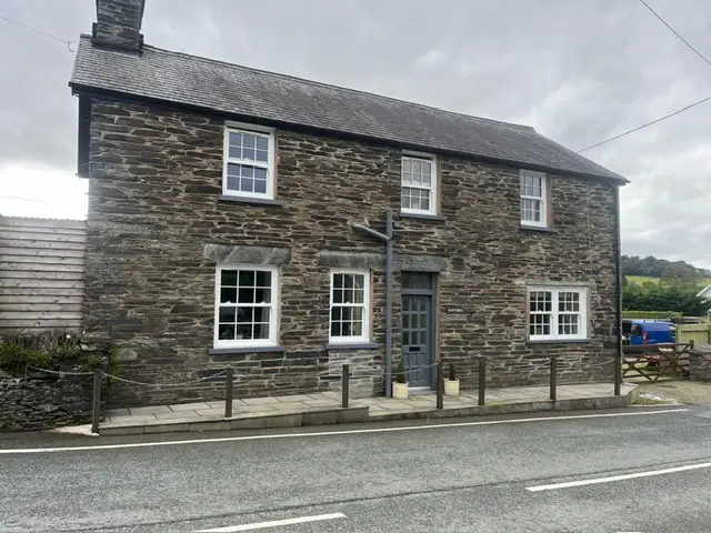 Photo of new sliding sash wiindows fitted by Middleton Glass in Pennal